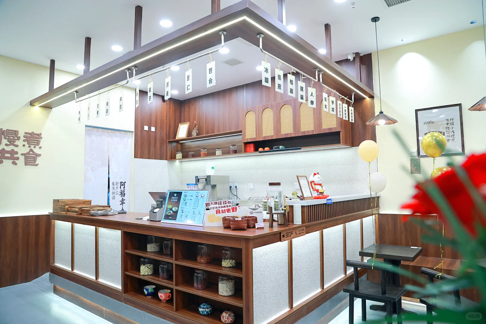 有找工作的吗，勒泰这家店工资很漂亮