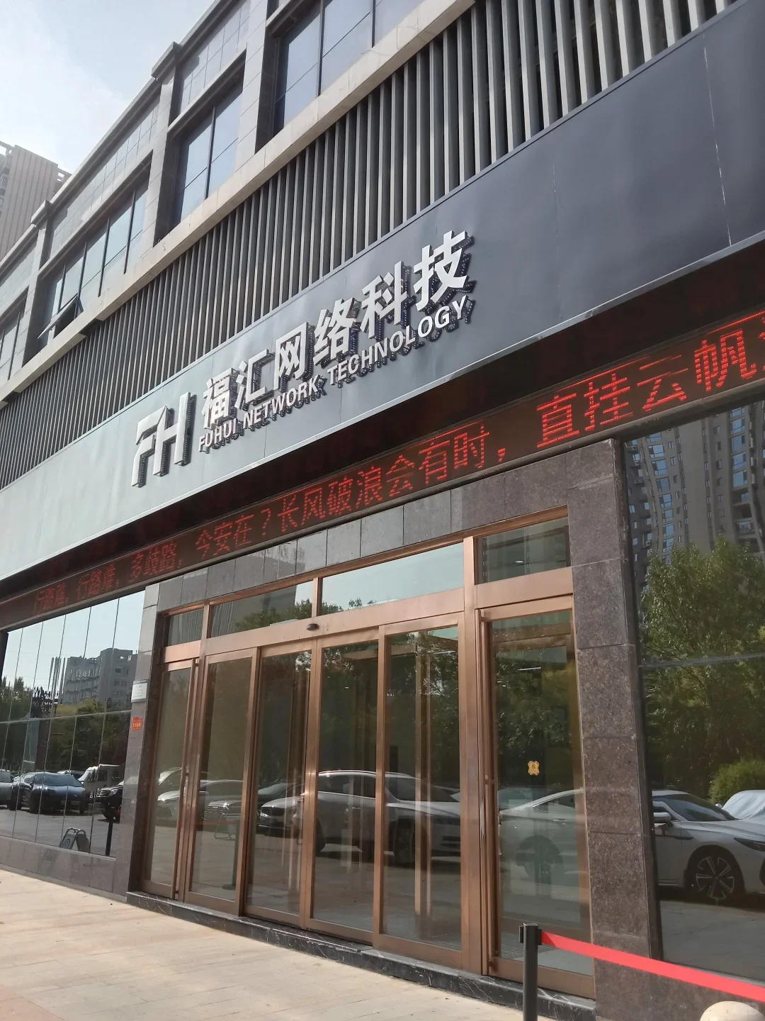 每个月轻松1w 坐办公室