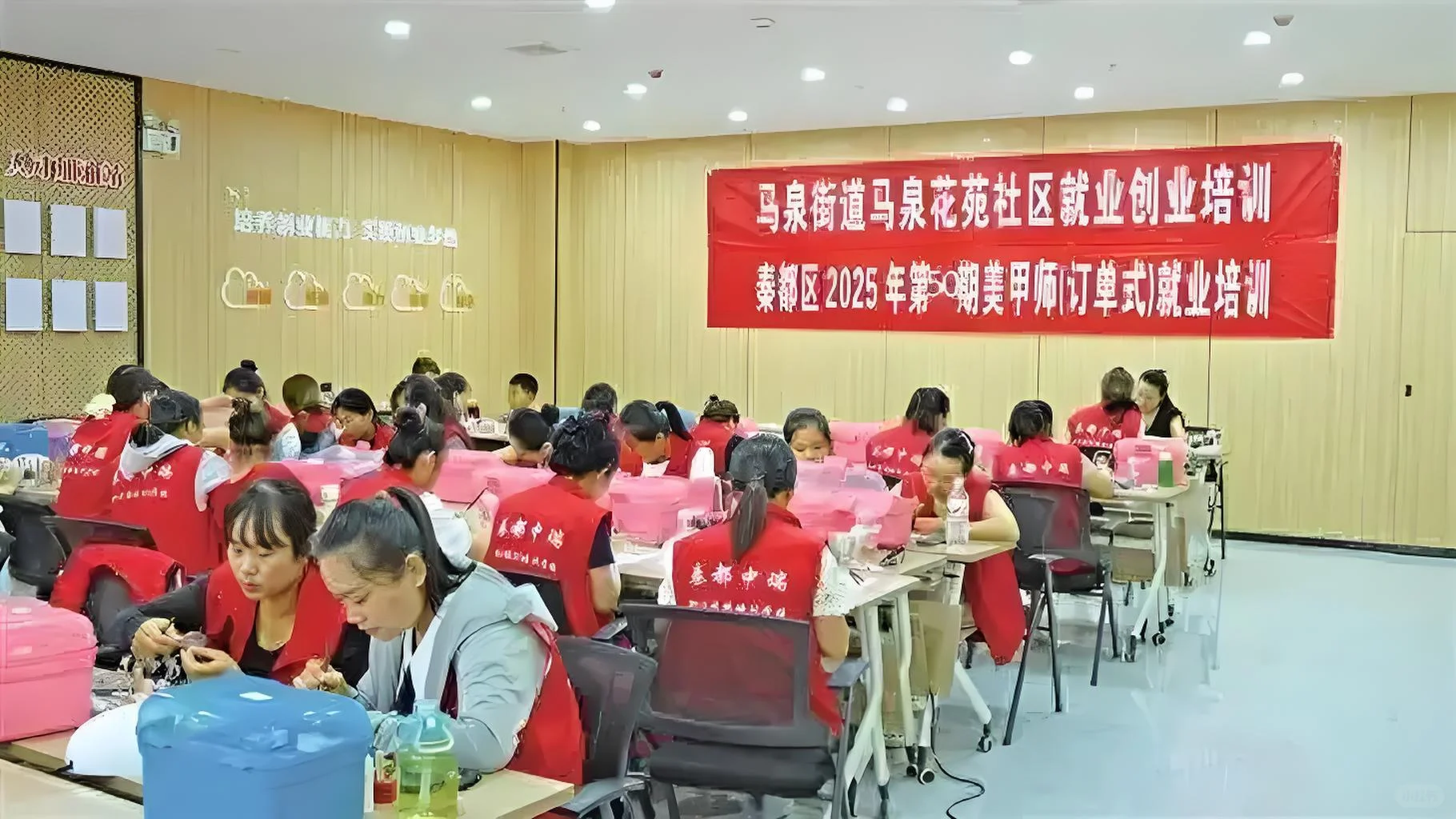 社区工作者：平凡岗位的不凡坚守 🏡❤️