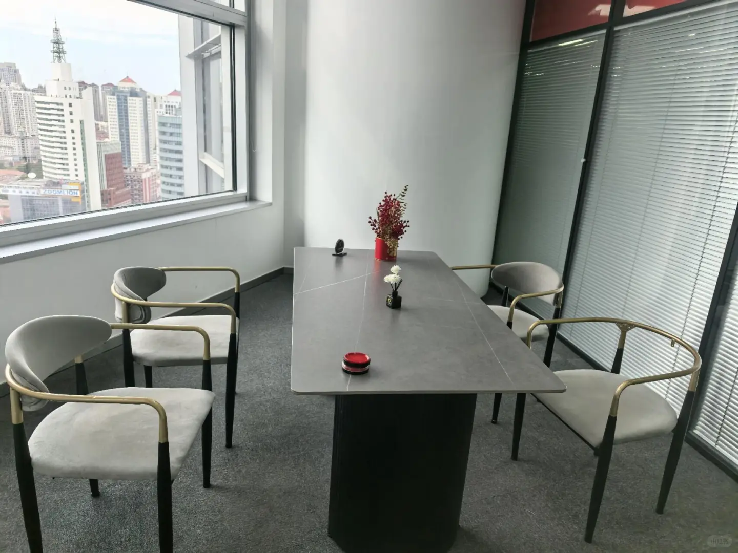 日常招聘中，快来和我一起上班吧