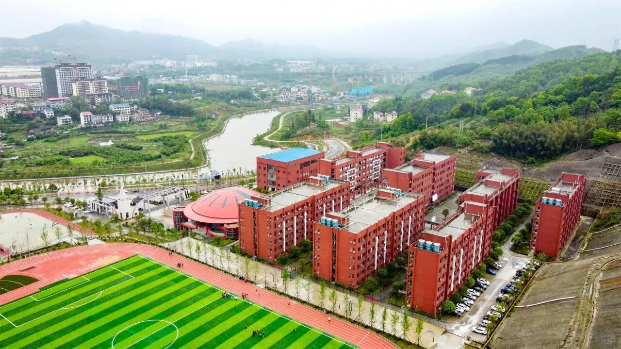 2025年涟源市涟水中学招聘足球教练员