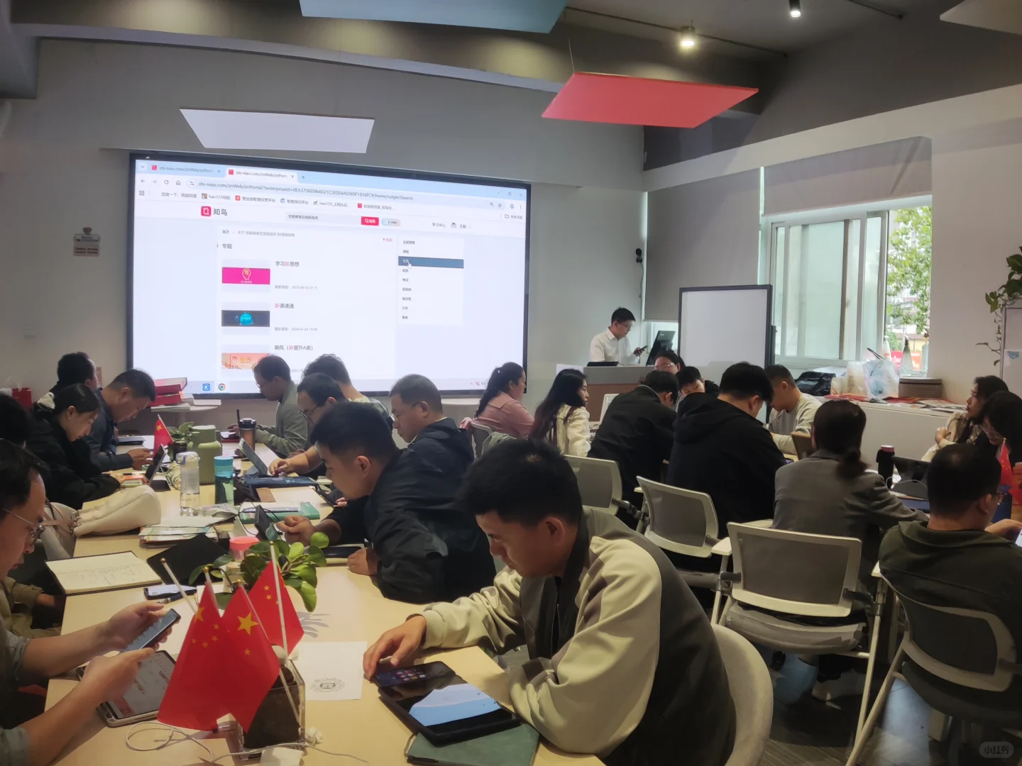 急招！高薪，五险一金，双休