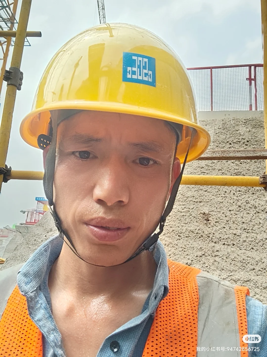 高温下的工地小哥