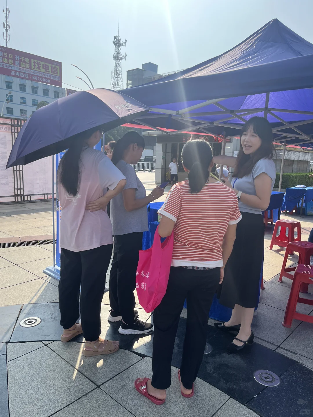 鹿寨招聘会现场，快来找我玩！