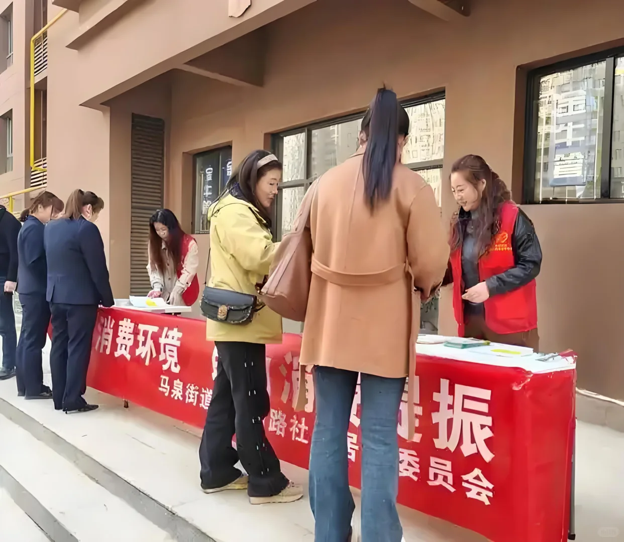 社区工作者：平凡岗位的不凡坚守 🏡❤️