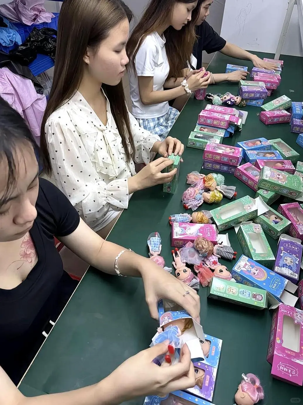 附近的玩具厂开始招聘啦！