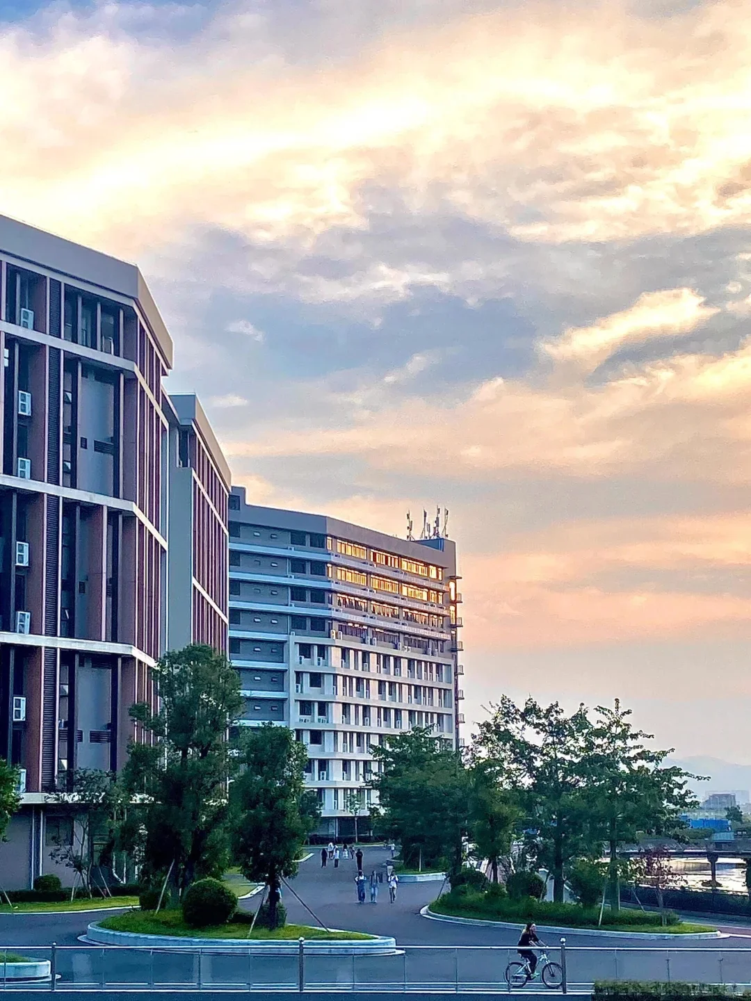 广州这所好美公办 高考100～350可读进广东最美中