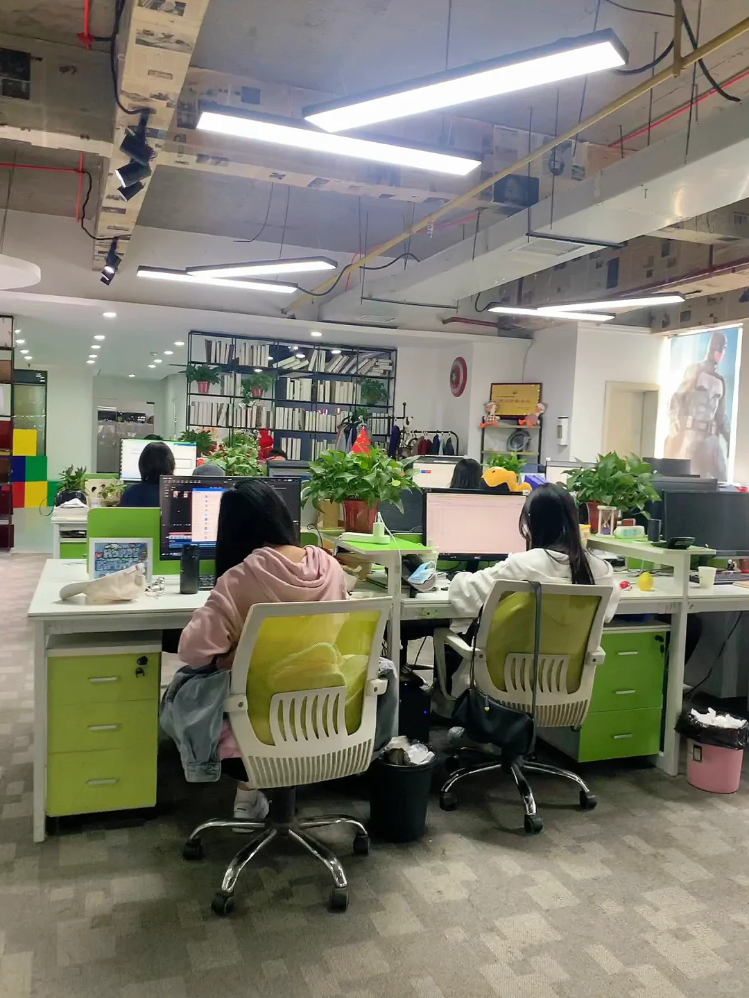 跨境电商公司内部办公环境