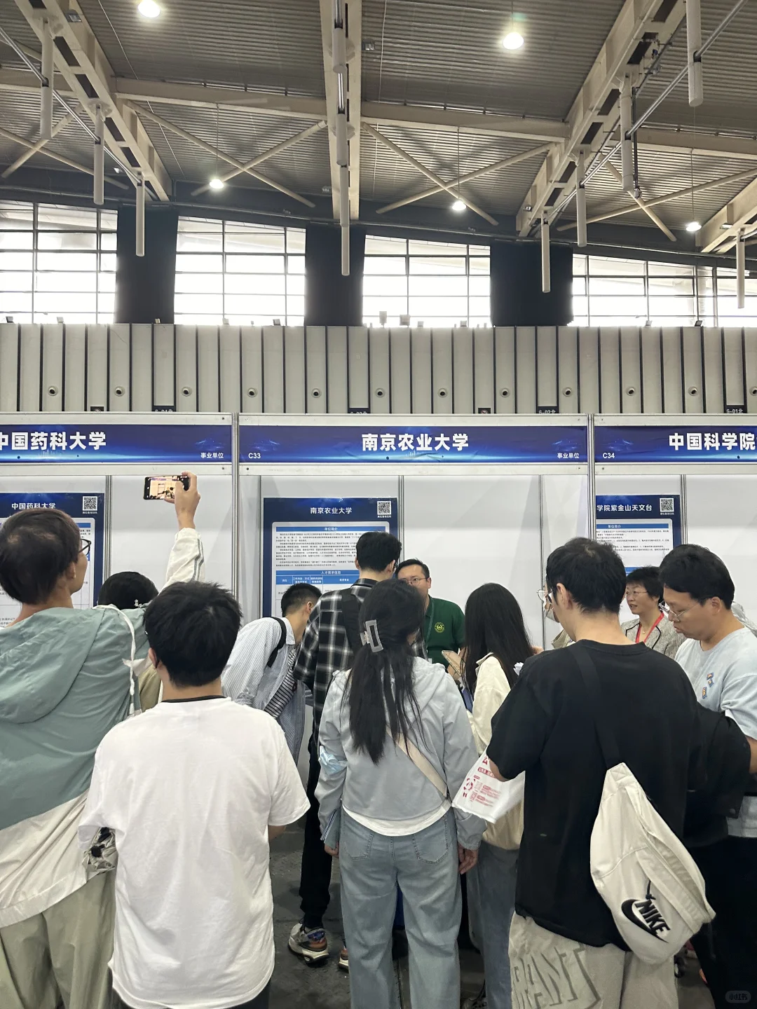 仅需排队一小时即可入场