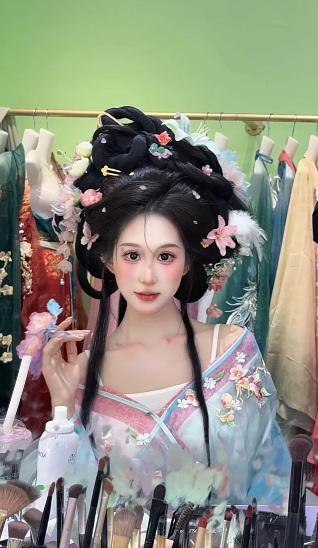 三年电商主播兼本地生活 工作快吻上来