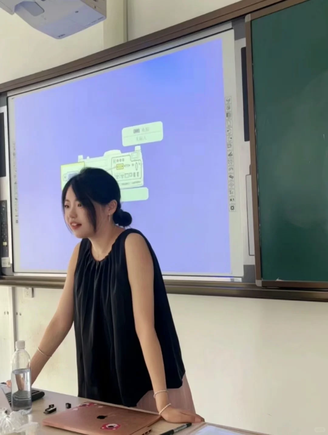 三年水硕当了大专老师，老实了...