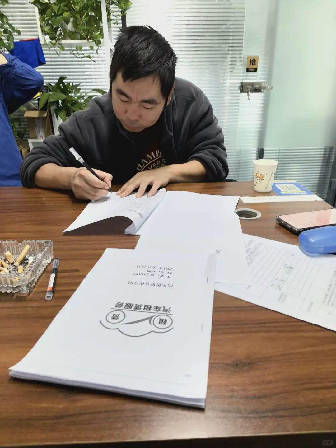 今天上午连签三名司机