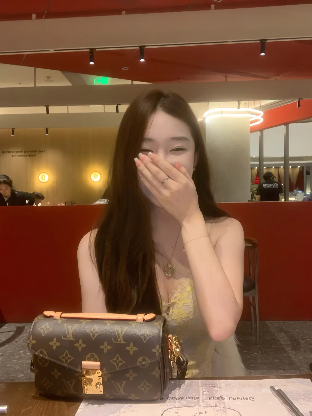 少爷，月薪1700少奶奶又买LV了…真的不管管嘛