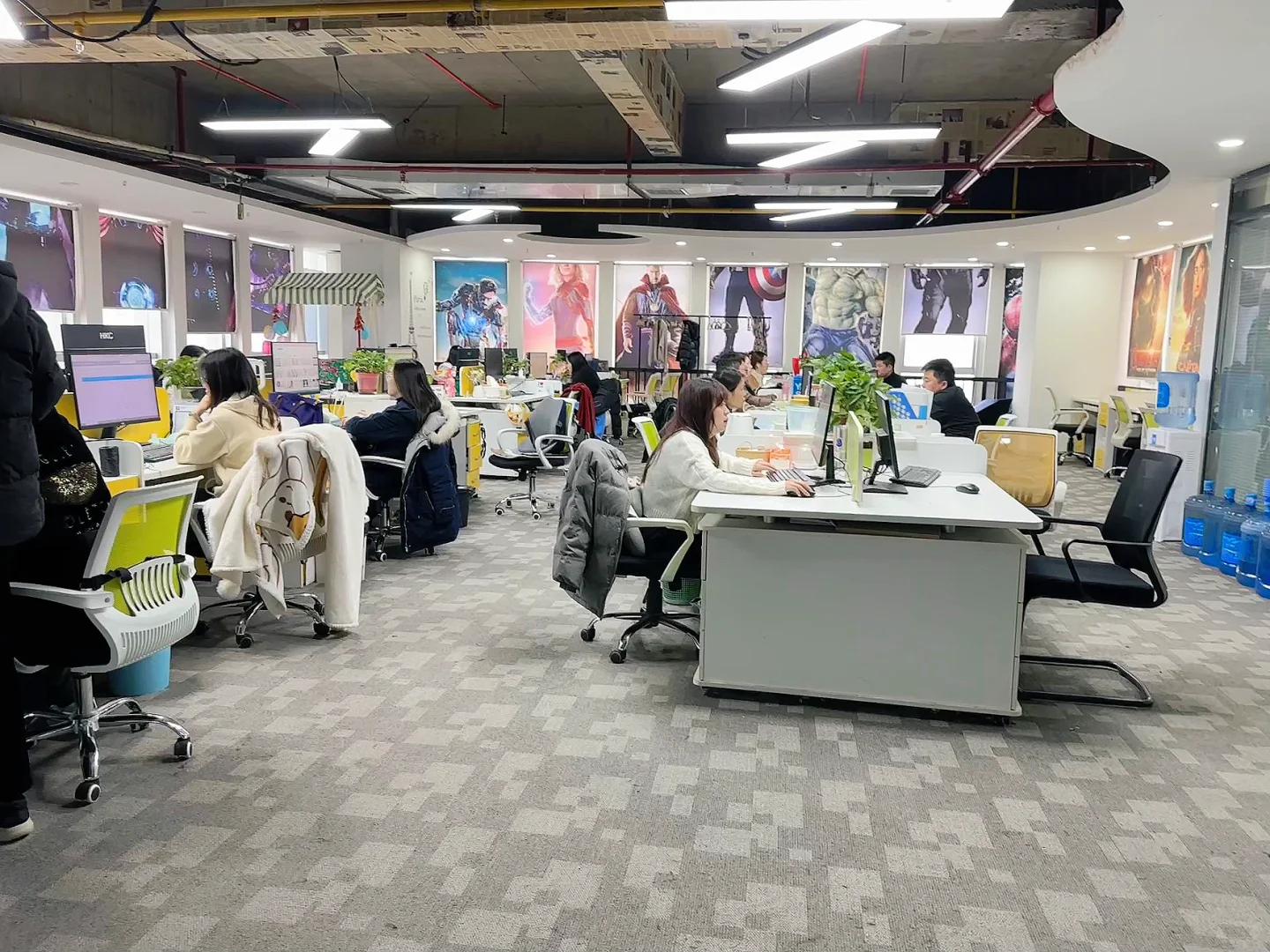 跨境电商公司内部办公环境