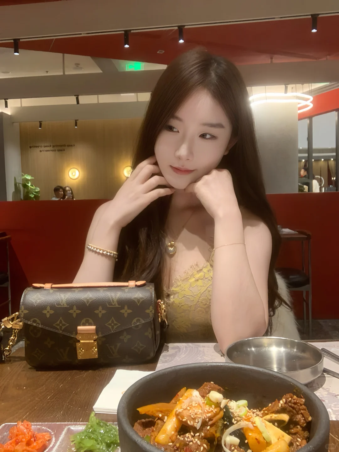 少爷，月薪1700少奶奶又买LV了…真的不管管嘛