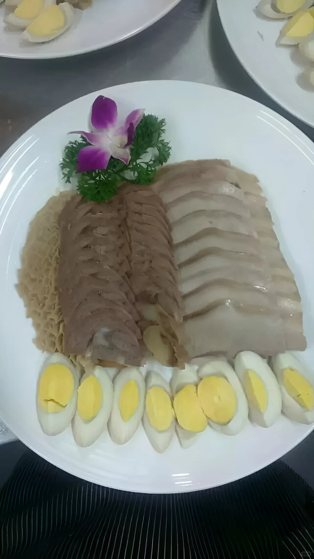 找工作，要求不高，饿不死就行了，什么都可以