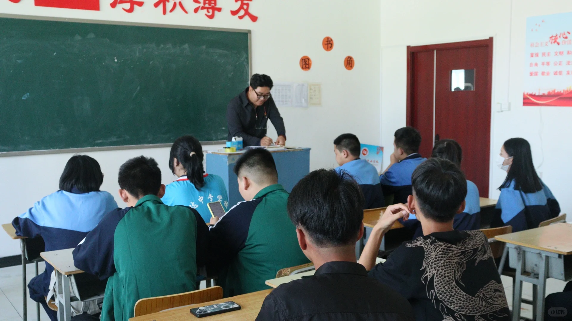 2303班召开全员大会，选举产生7位班务委员