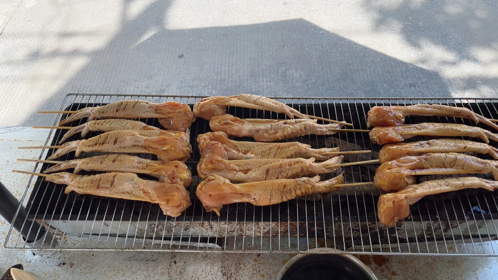 招聘穿串兼职（只要女生）