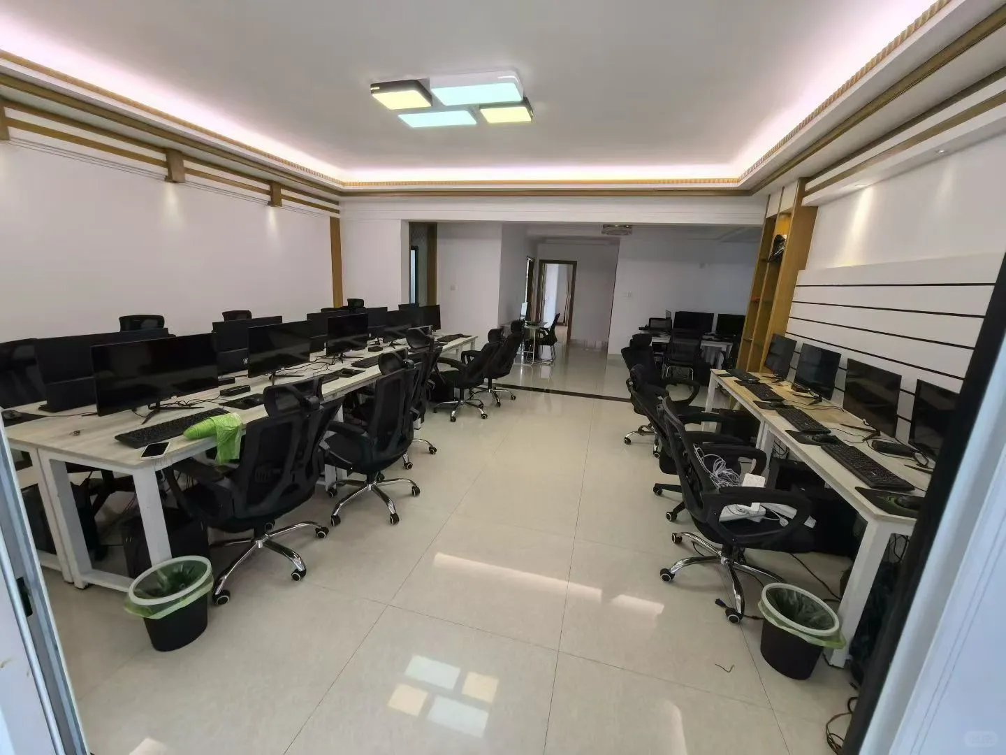 高薪诚聘聊单业务员