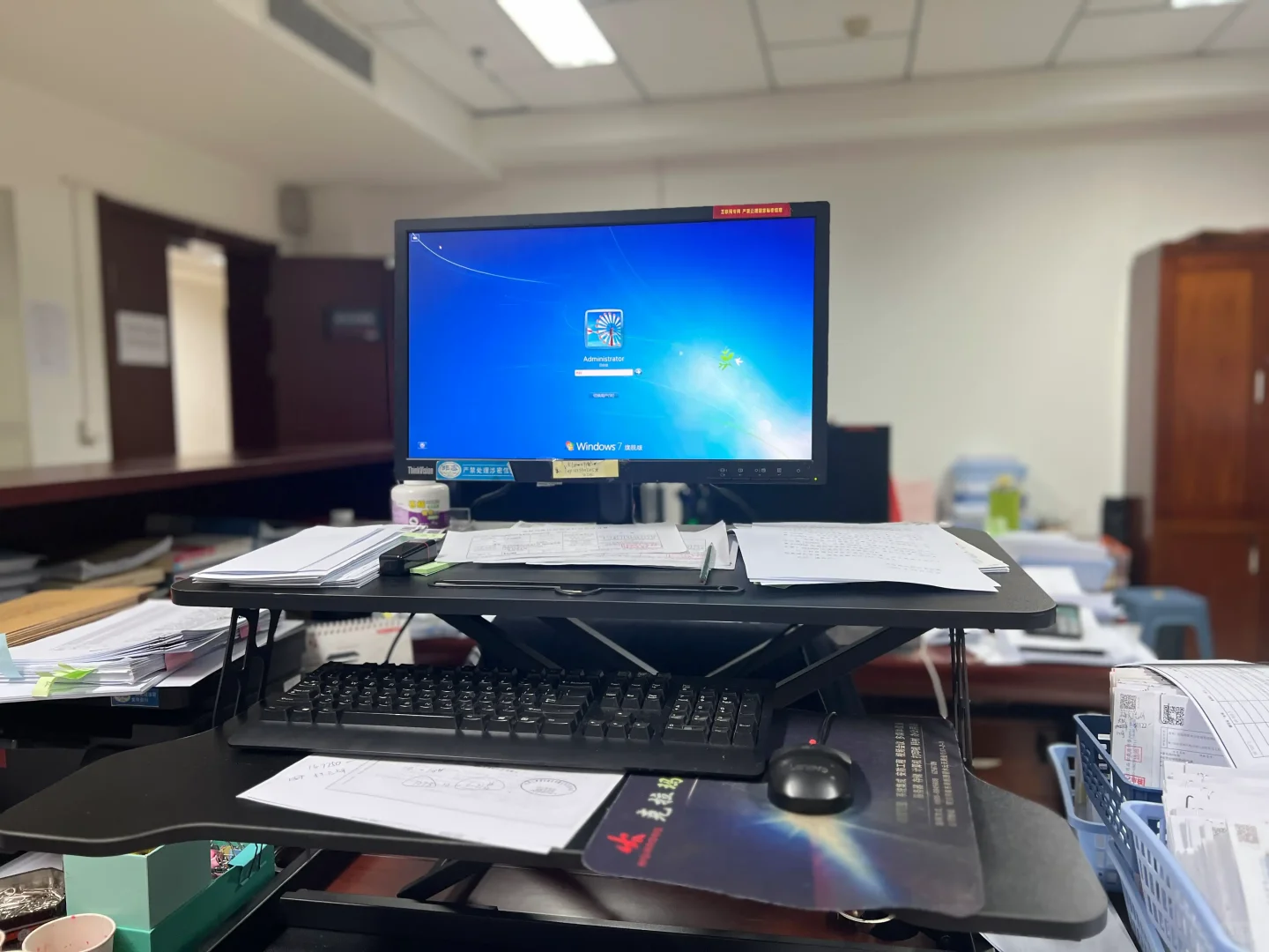 学校行政本科就行，寒暑假，包吃，来吗？