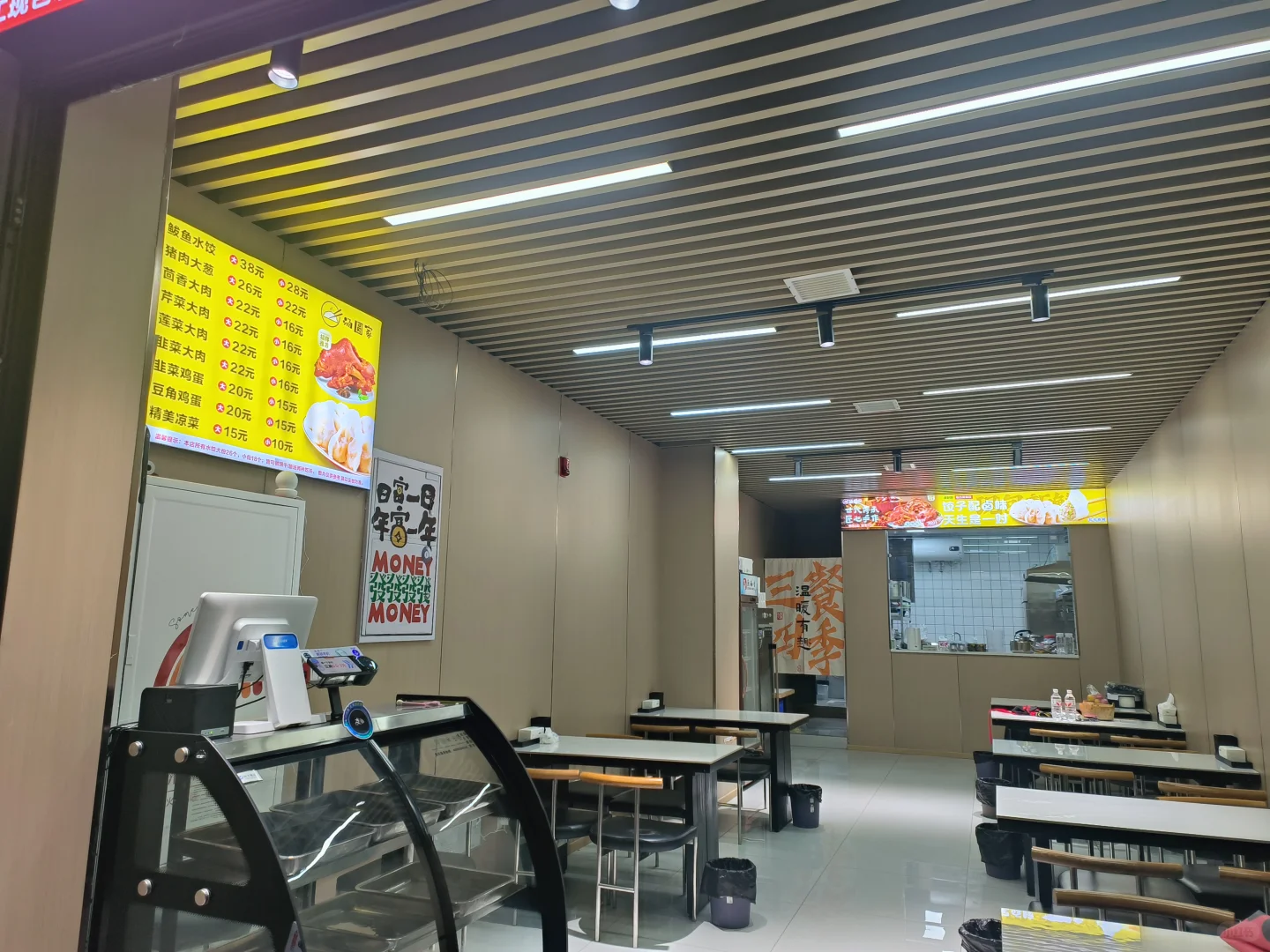 雁鸣湖地铁口饺子馆急招包饺子能手！