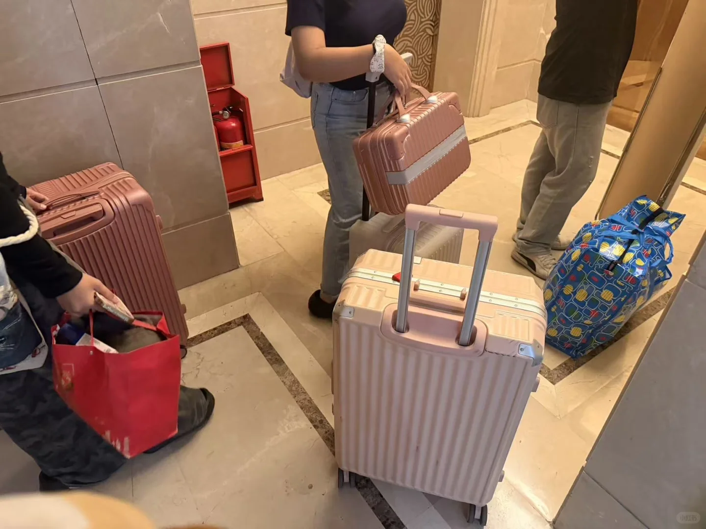 公司直聘，包吃住 8-12k