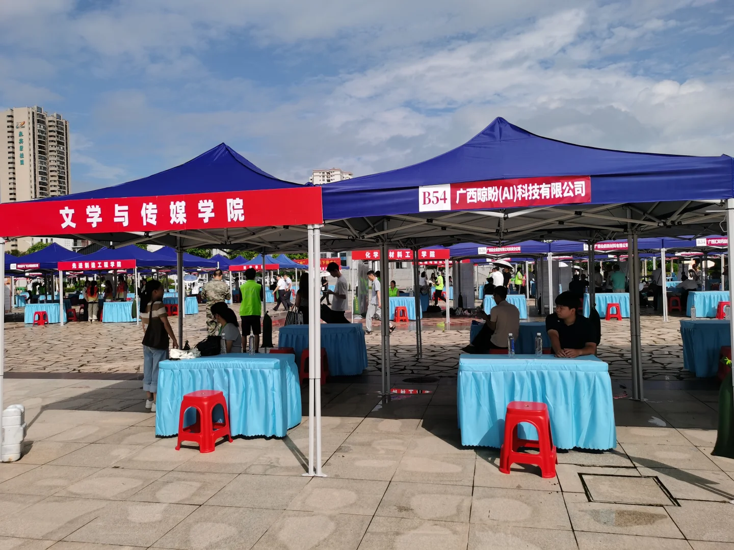 来宾广西科技师范学院招聘会