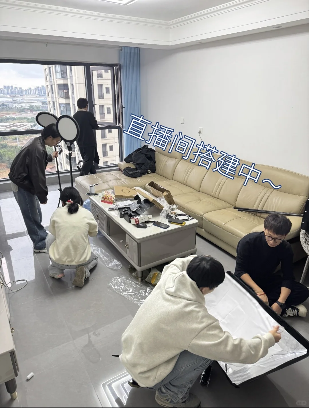 直播间搭建成功 普通人开始逆袭带货主播！