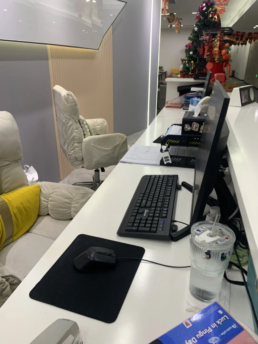 武汉前台急聘 到点下班 轻松