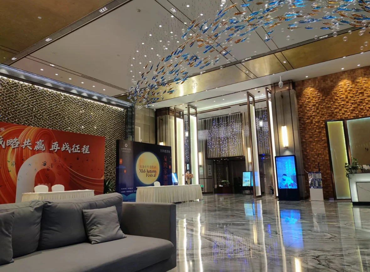 前台收银6300（包吃住）