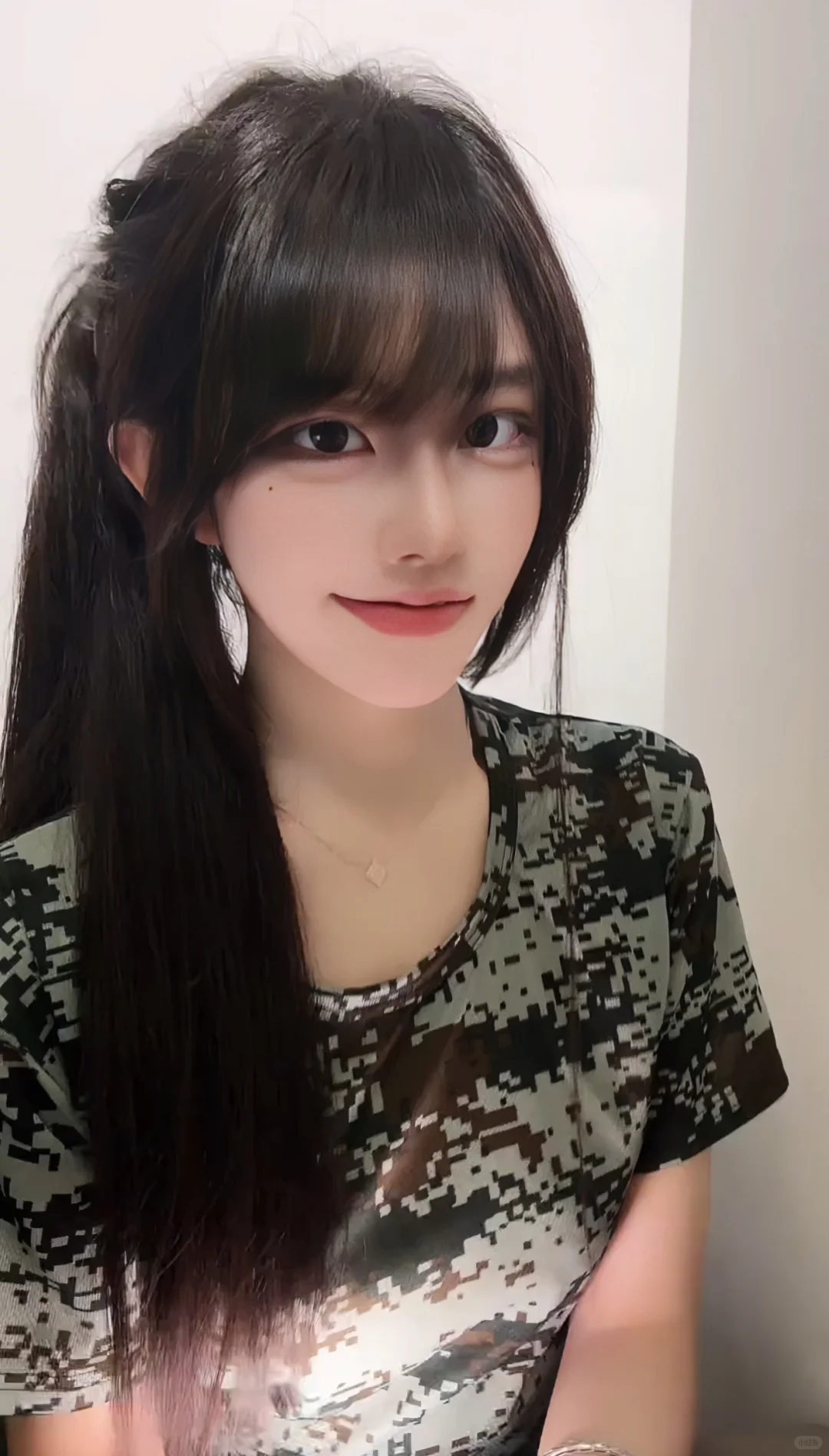 女大军训返场｜今天挣82w 6w场观