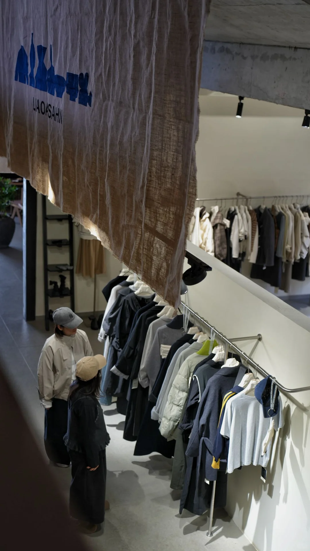 万象城5只斑点狗，竟偷偷跳槽「了山」当店长！