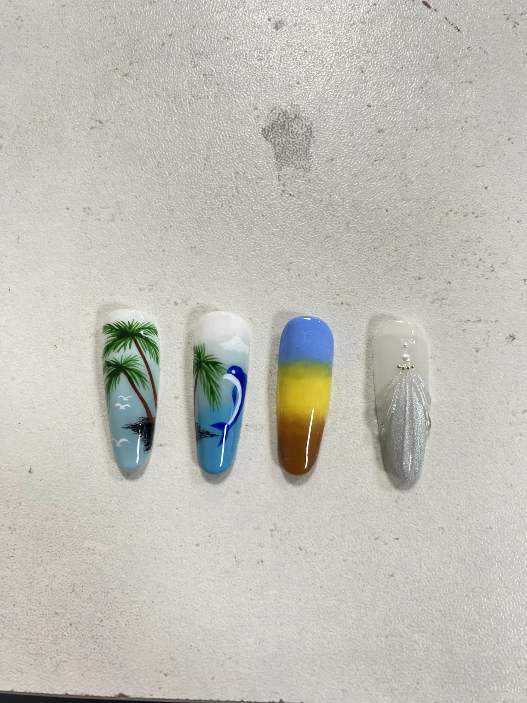 海南三亚招聘美甲师和美睫师