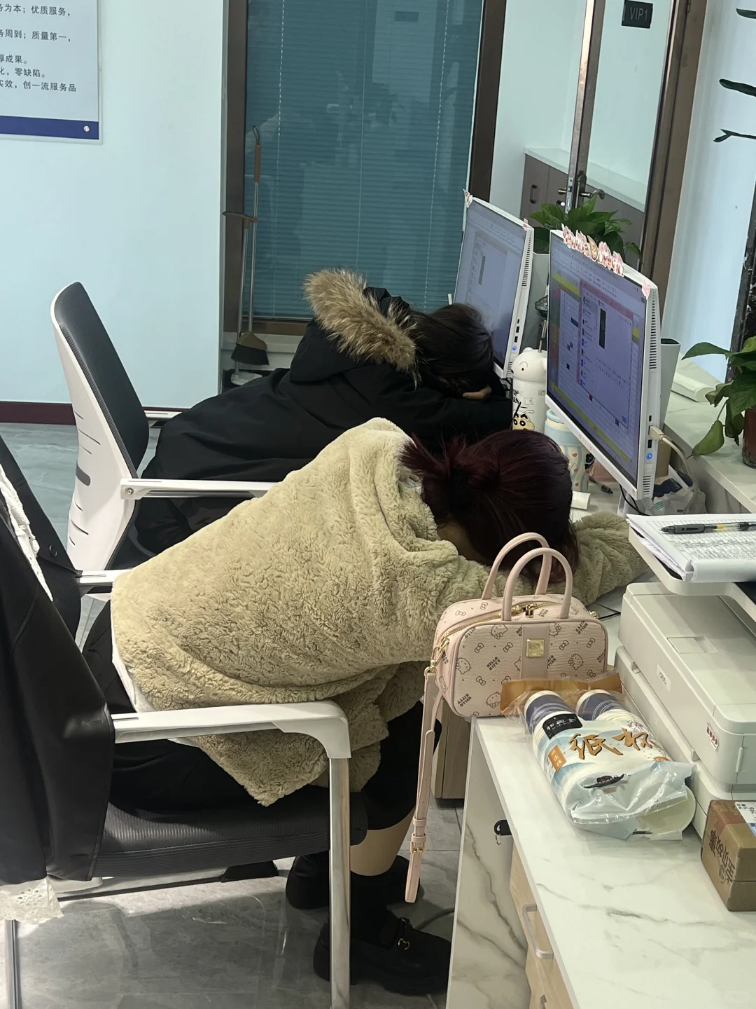 做人事的牛马生活
