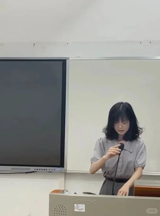 水硕当了大专辅导员，这下老实了...