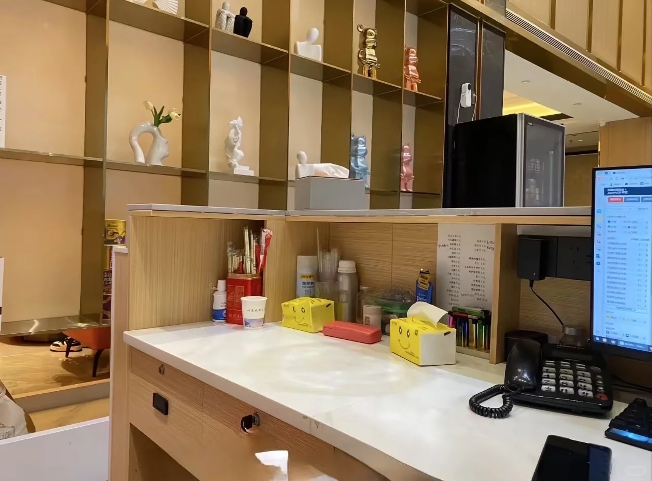 成都新店急招前台，无责5500➕包吃住！