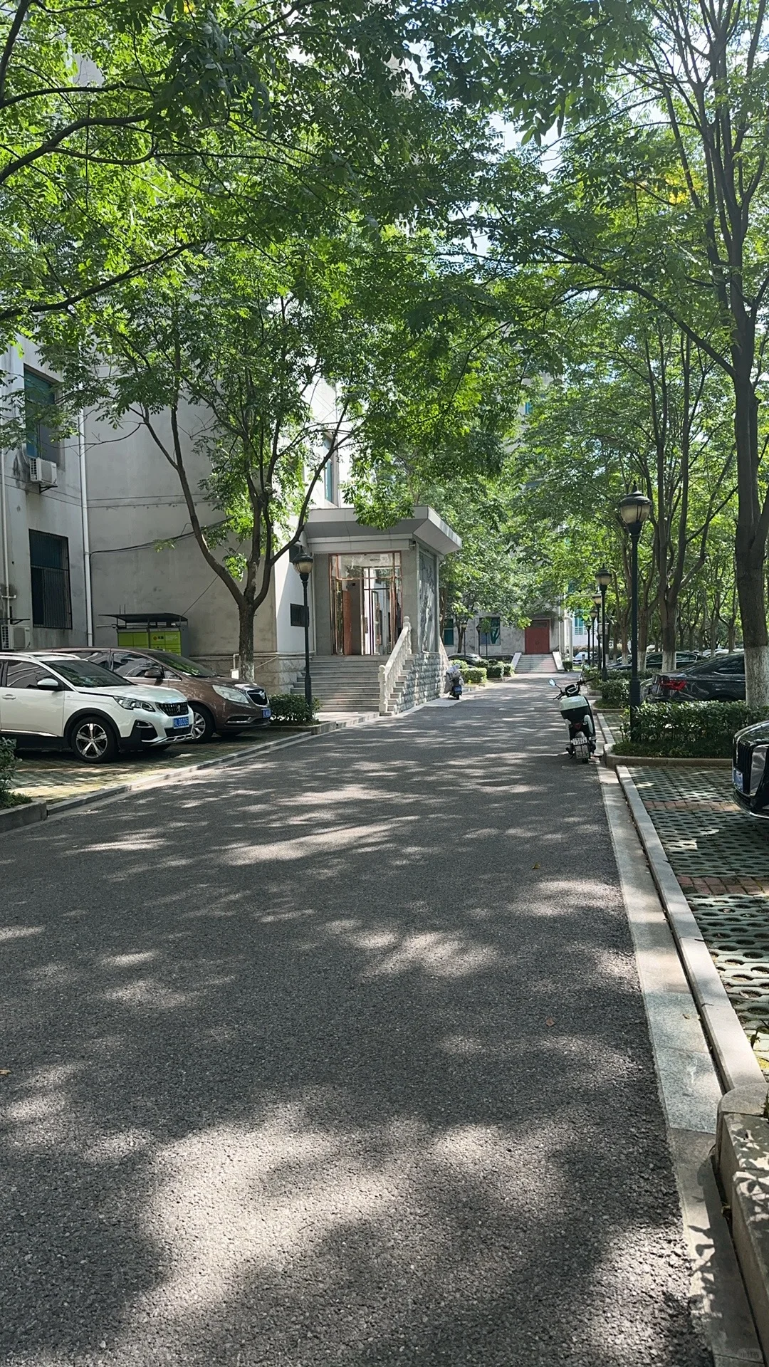 咸宁温泉有生活助理吗，每月2万元