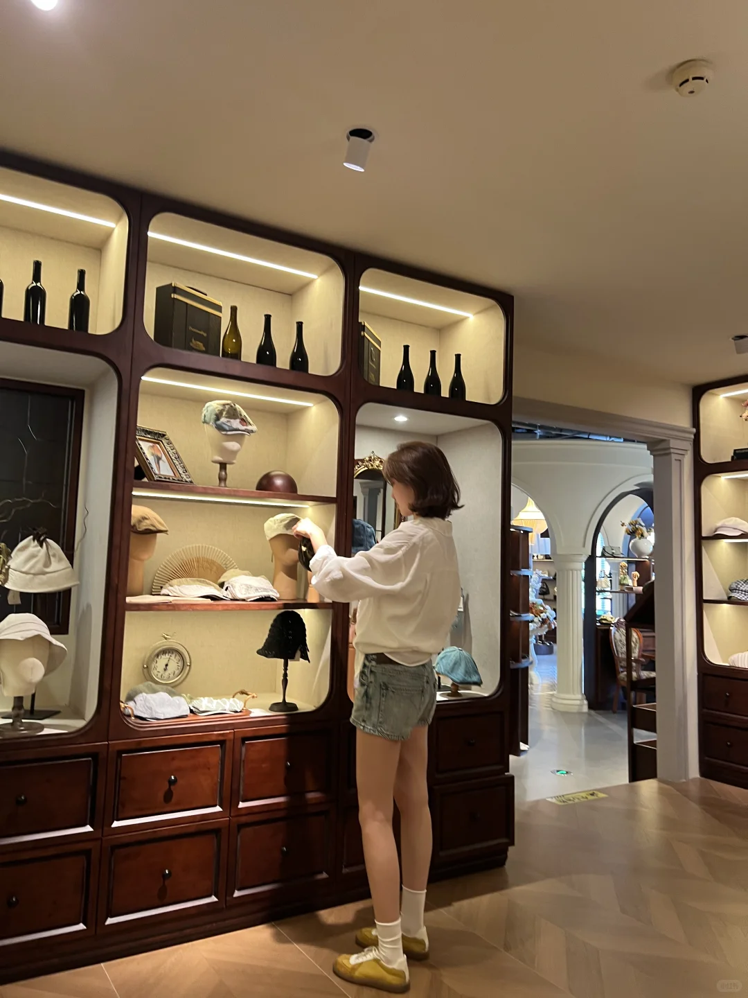保定女装店招聘！服装店导购招聘！