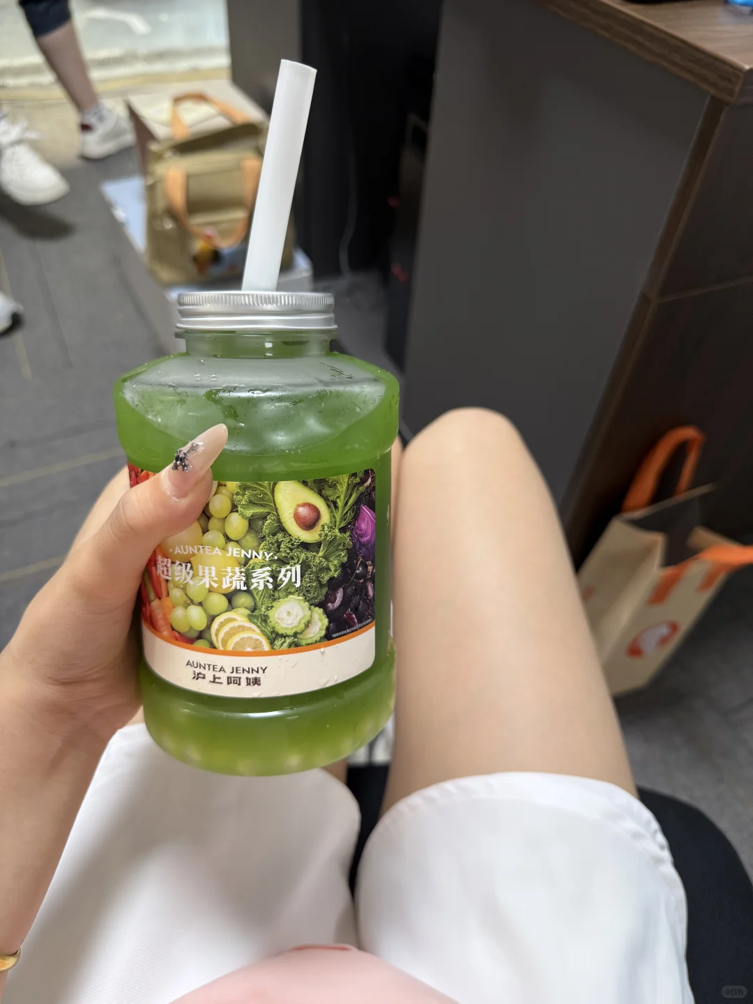 家人们00后女孩在邯郸一个月挣1W可以吗