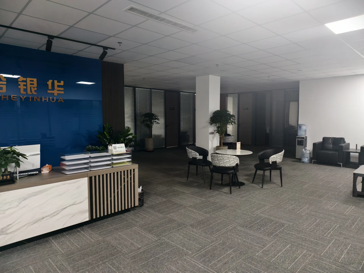 招聘啦！！！双休！！！五险一金！！！