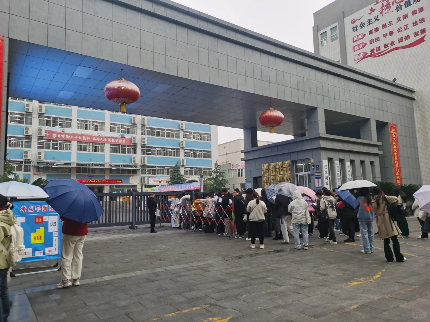 汉滨社区！题写完了嘛？