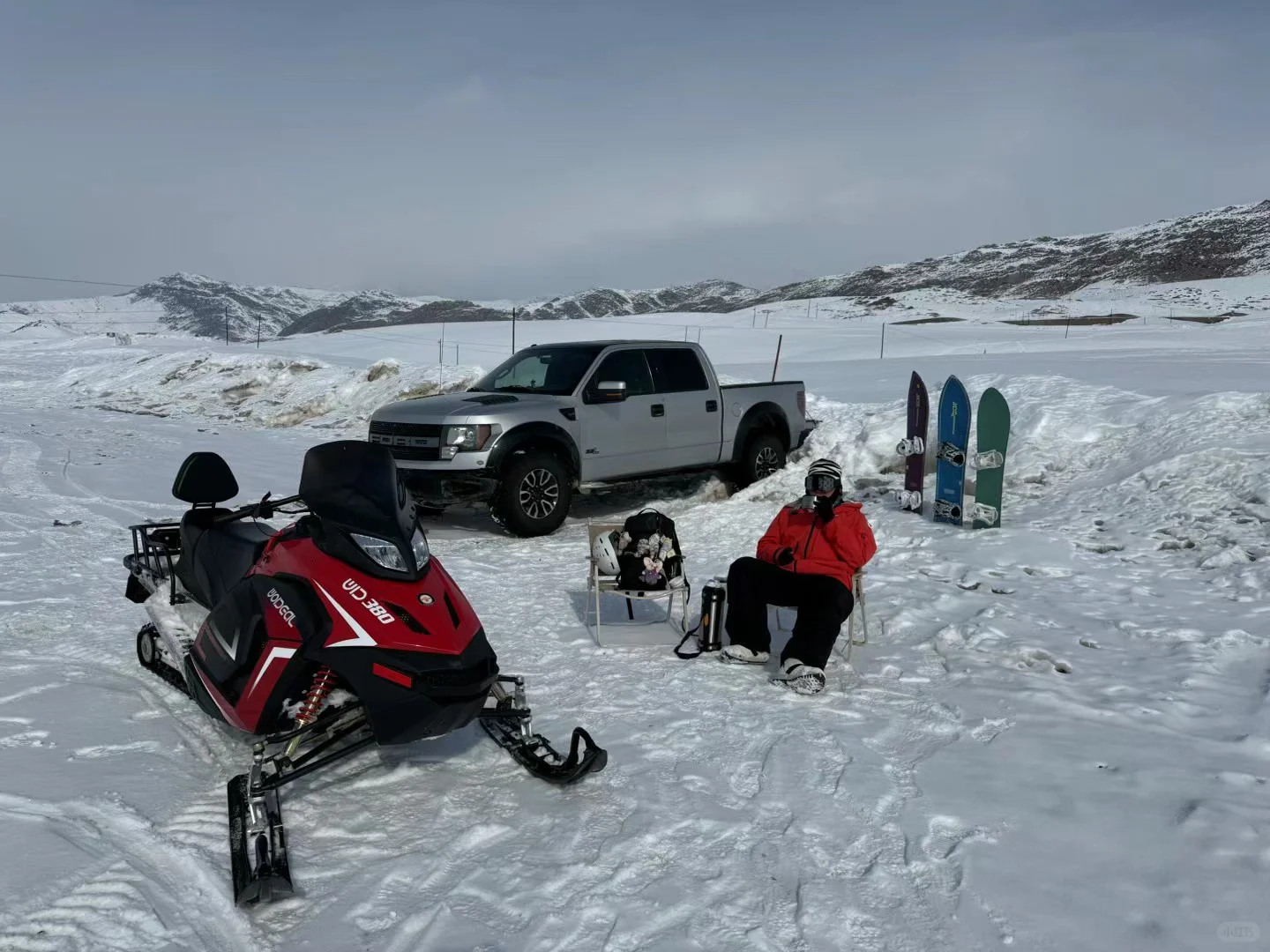 阿勒泰雪地招人！1名滑雪主播+1名客服