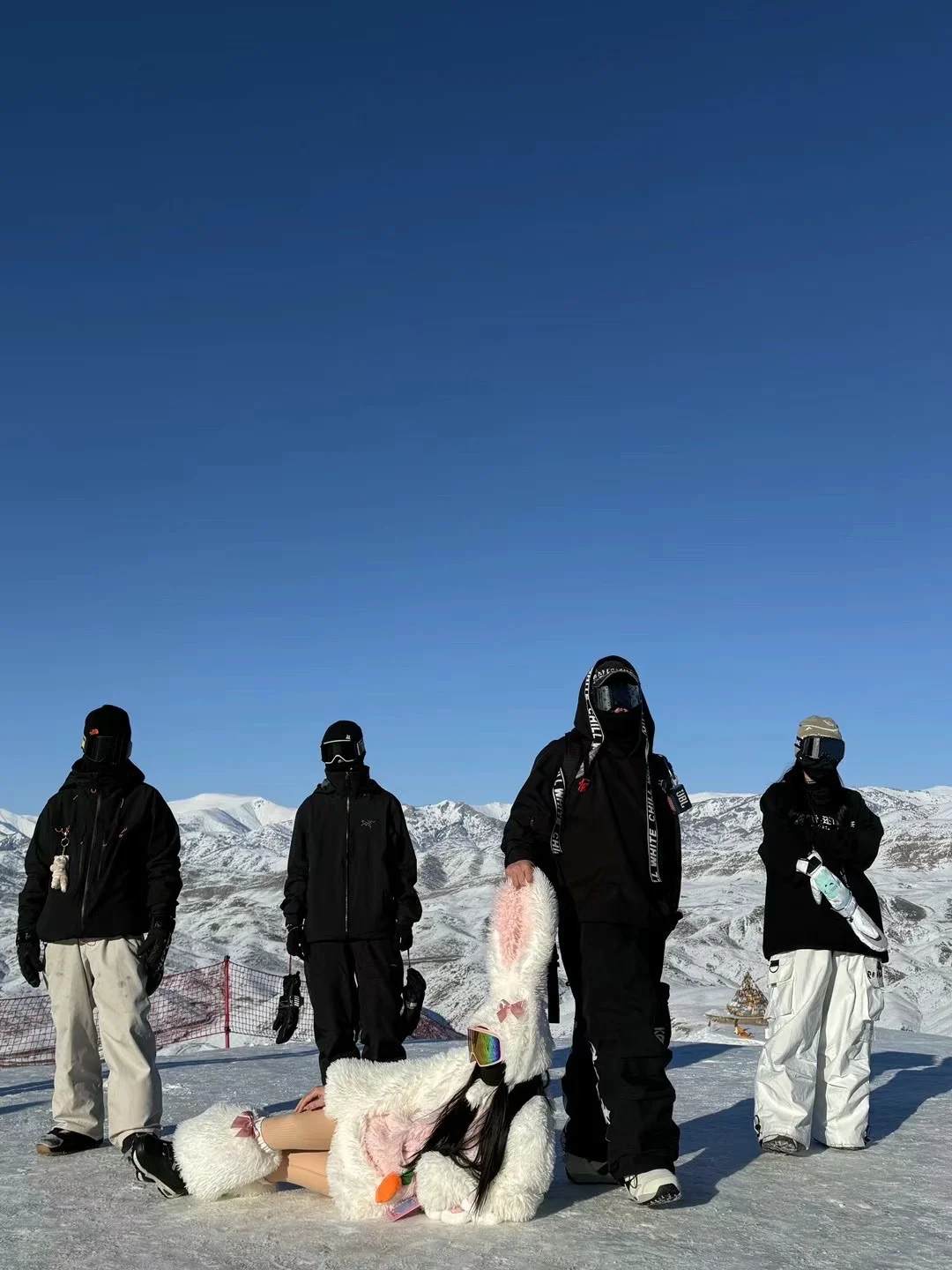 阿勒泰雪地招人！1名滑雪主播+1名客服