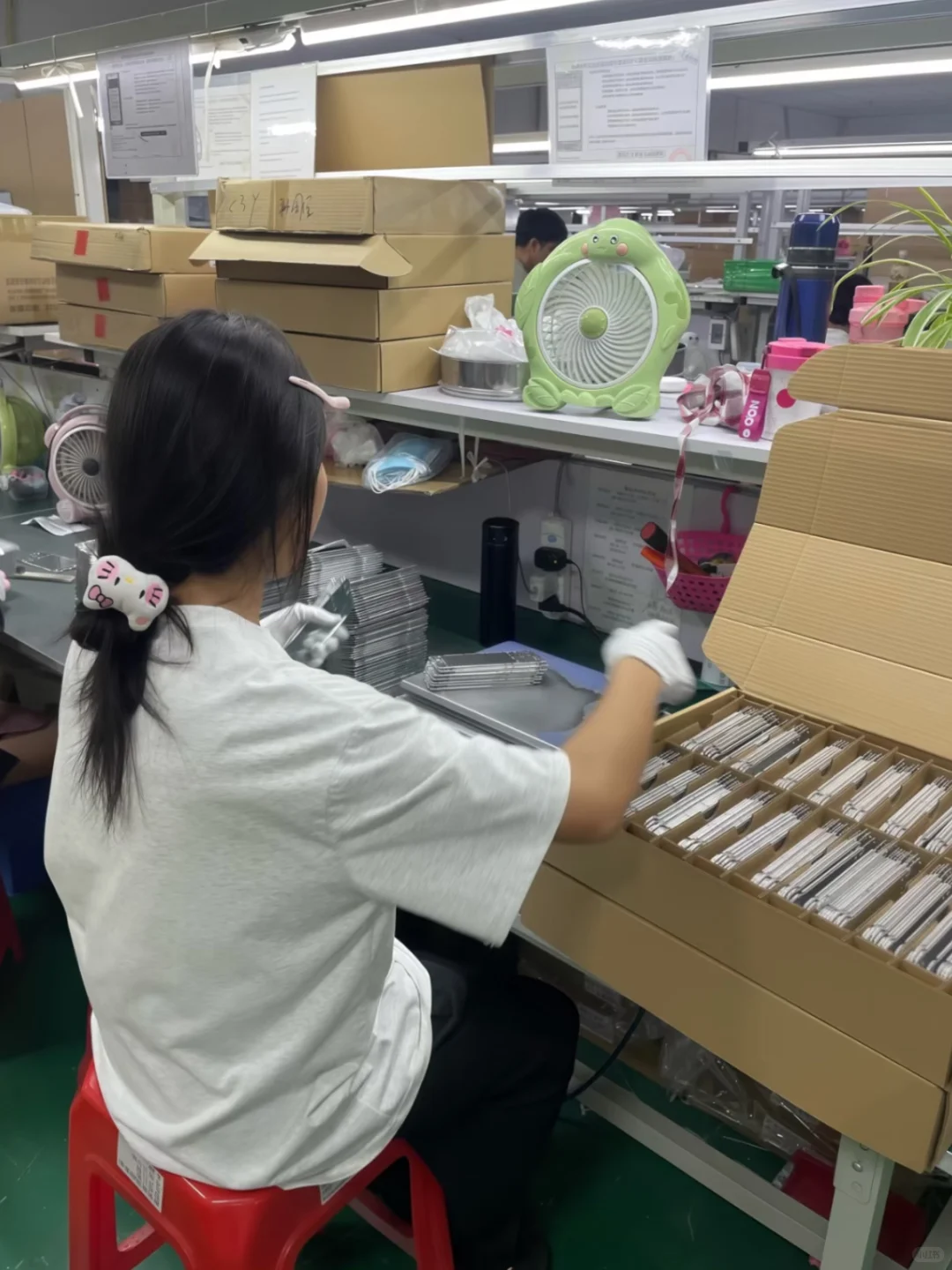 在广州第一个月就发了7200，包吃住长白班的