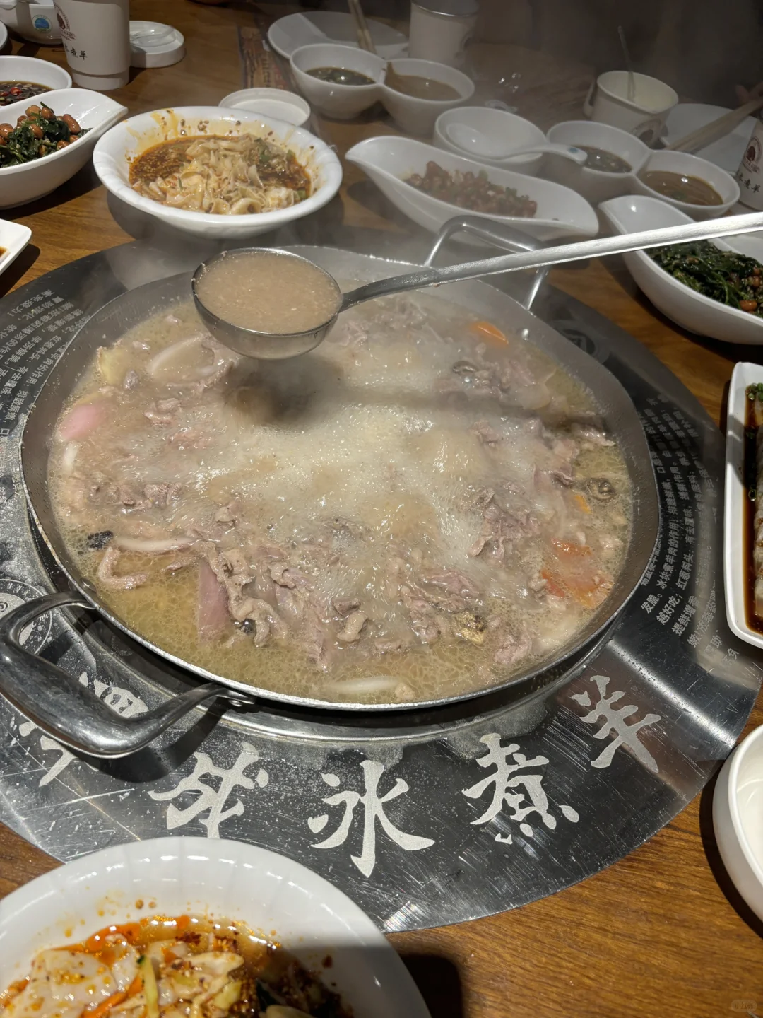 赛罕区招人了 找工作的看过来早九晚六¥