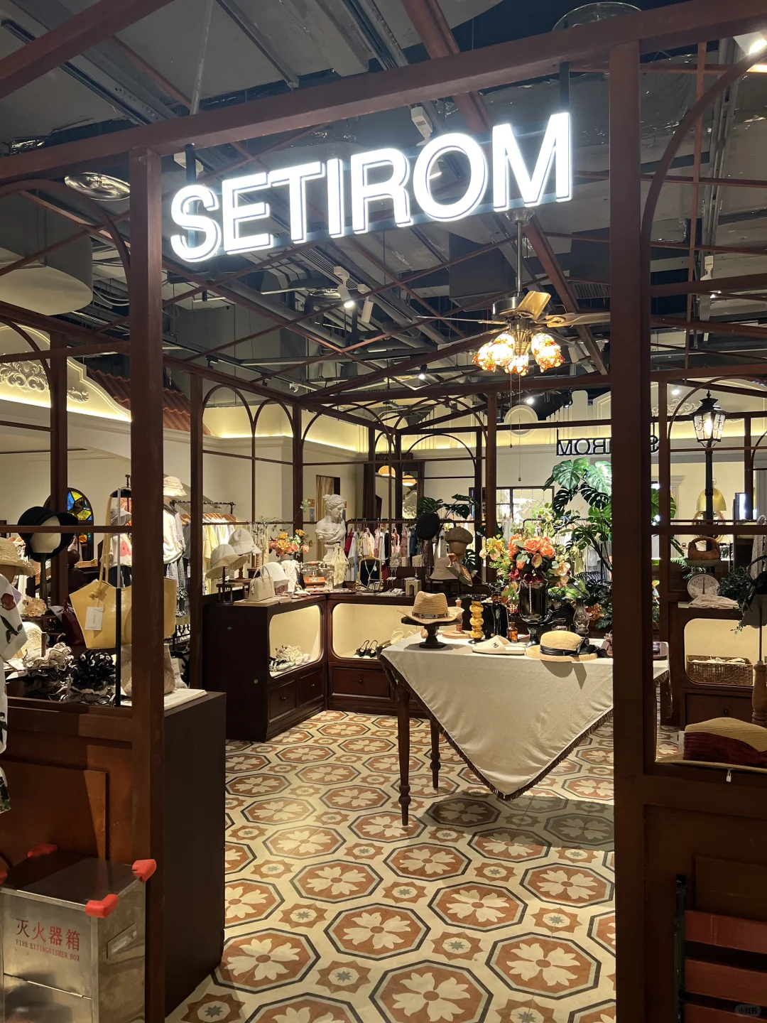 保定女装店招聘！服装店导购招聘！