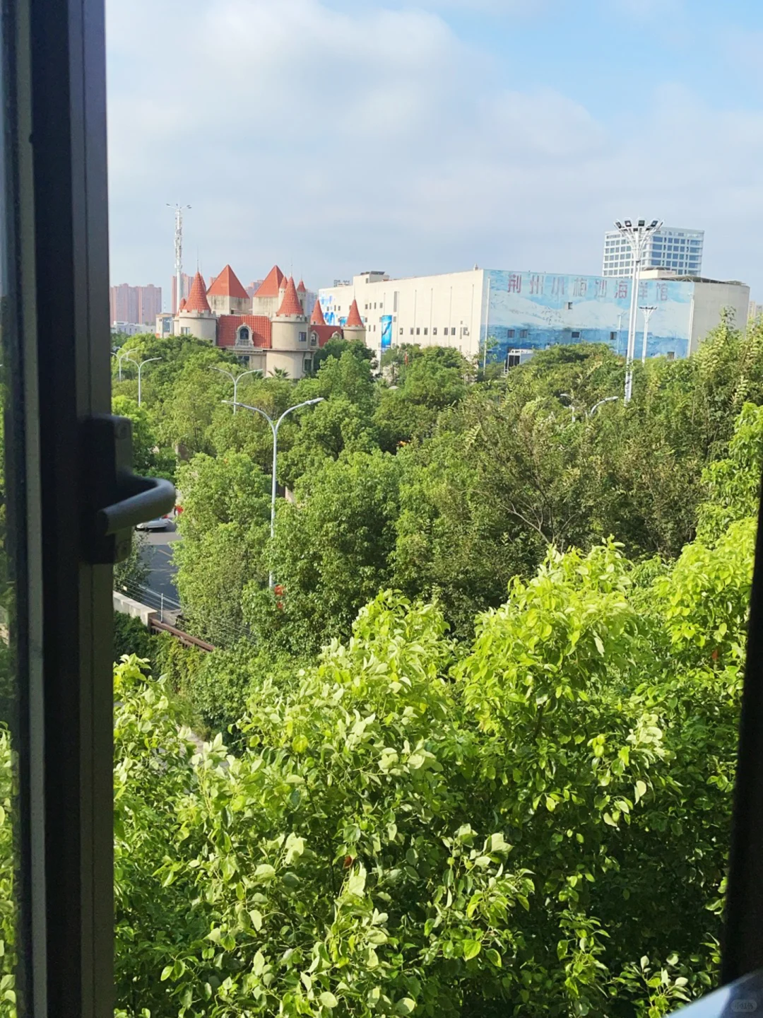 叫你来上班难道是害你吗？那是想让你快乐呀