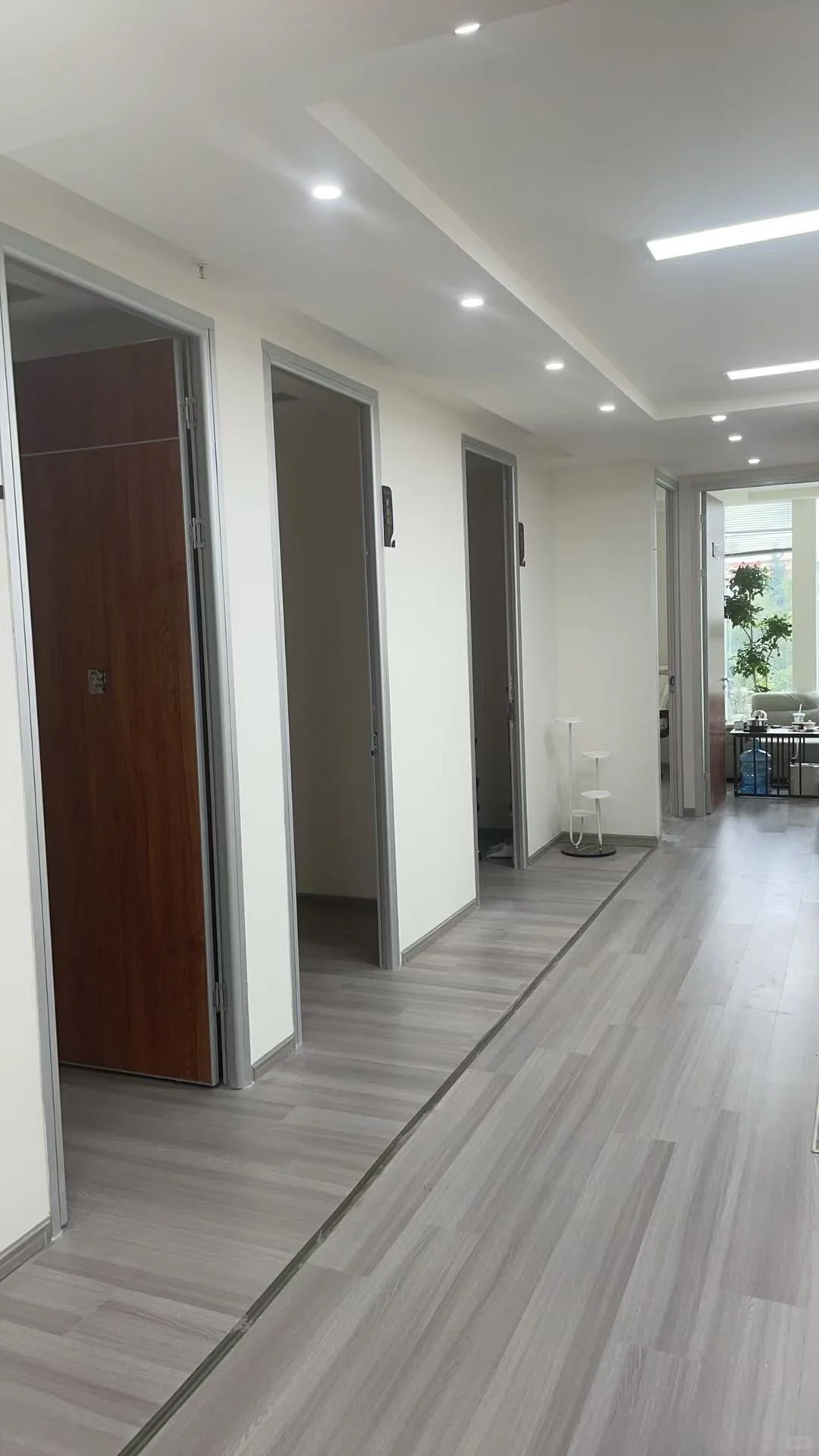 00后勇闯团播公司当苦命人事