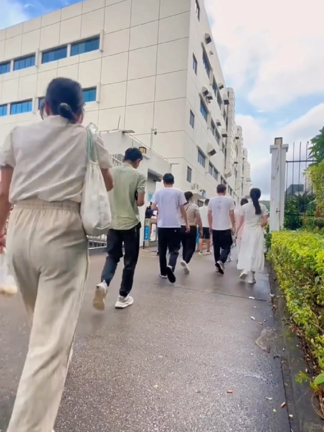 为了7200一个月，从云南到深圳进厂上班