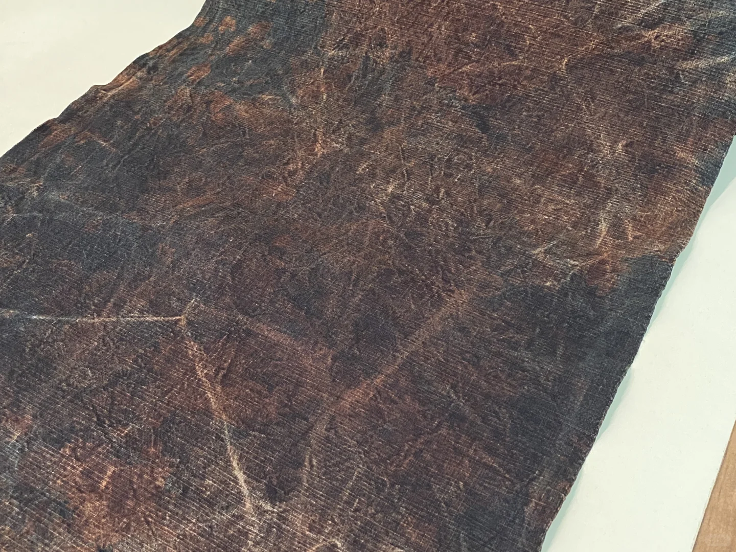 一卷废土风格的柿染布